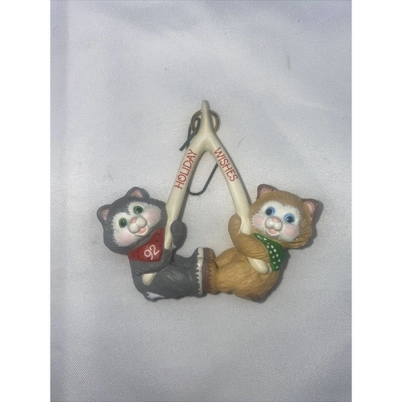 1992 HALLMARK KEEPSAKE ORNAMENT "HOLIDAY WISHES" 05131 - Picture 3 of 4